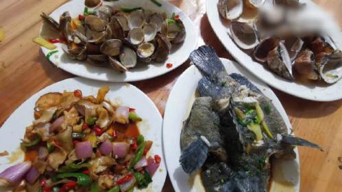 游客爆料北海4個菜1500元！飯店聯(lián)合司機宰客？多方回應