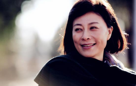 岳紅的前老公是張嘉譯嗎？張嘉譯結(jié)過幾次婚？