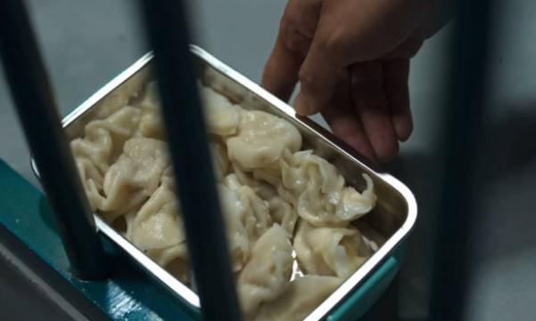 安欣又給高啟強(qiáng)送餃子了!是在吃斷頭飯？