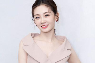 鄭愷老婆苗苗的個(gè)人資料