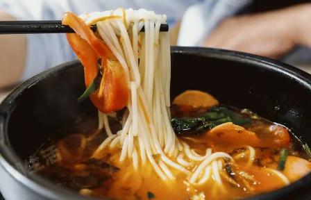 昆明<a href=/meishi/ target=_blank class=infotextkey>美食</a>有什么好吃的 昆明六大特色<a href=/meishi/ target=_blank class=infotextkey>美食</a>小吃推薦