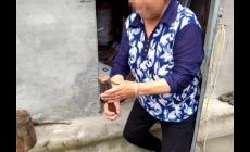 驚險(xiǎn)??！90歲高齡一老人用了20年的鐵錘子，竟是手榴彈