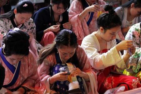 乞巧節(jié)有哪些傳統(tǒng)風(fēng)俗活動