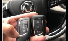 東風(fēng)e70新能源汽車鑰匙怎么打開？