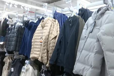 三百多塊的羽絨服能穿嗎/三四百塊錢的羽絨服為何成了搶手貨